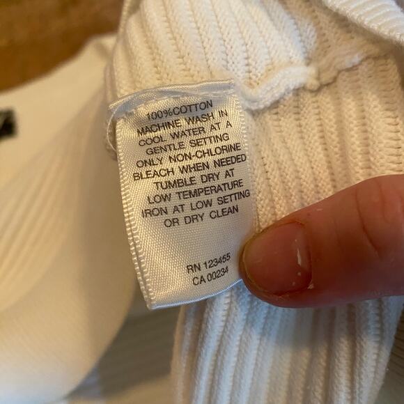 Lord & Taylor White Ribbed Crew Neck Sweater Size Medium - Picture 8 of 8